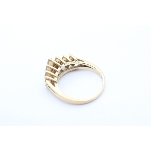 11 - 10ct gold diamond graduated two row ring (3.9g) Size M 1/2