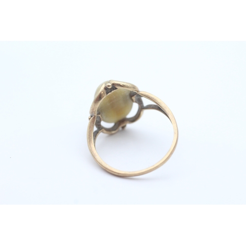 15 - 9ct gold cats eye gemstone set cocktail ring (3.5g) Size Q