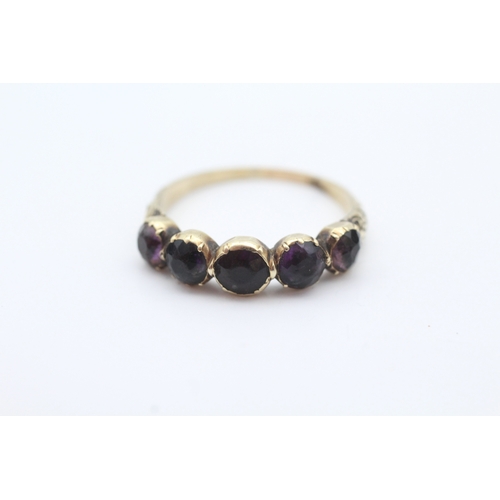 18 - Georgian 9ct gold purple paste set five stone ring (2.8g) Size S