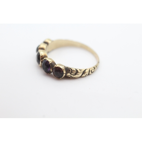 18 - Georgian 9ct gold purple paste set five stone ring (2.8g) Size S