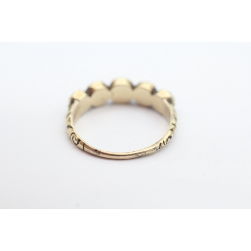 18 - Georgian 9ct gold purple paste set five stone ring (2.8g) Size S