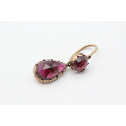 19 - 9ct gold garnet antique faceted drop earring - odd (1.7g)
