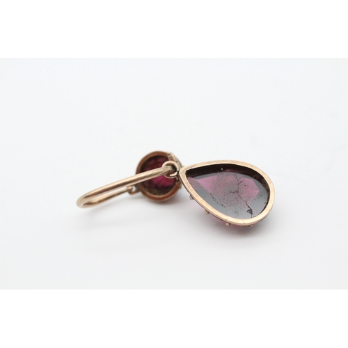 19 - 9ct gold garnet antique faceted drop earring - odd (1.7g)