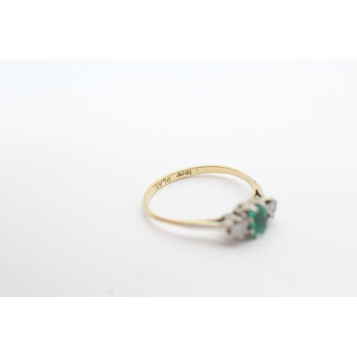 21 - Vintage 18ct gold diamond and emerald set trilogy ring (1.4g) Size K