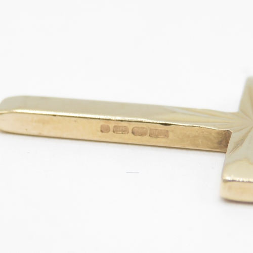 16 - 9ct gold cross pendant (1.5g)