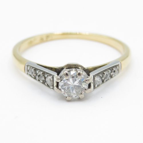 4 - 18ct gold and platinum diamond solitaire ring (1.6g) Size K 1/2