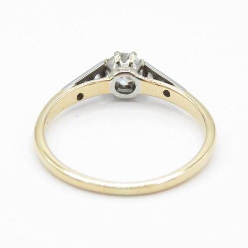 4 - 18ct gold and platinum diamond solitaire ring (1.6g) Size K 1/2