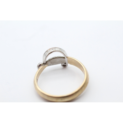 33 - 9ct gold and base metal sword band ring (3.4g) Size P