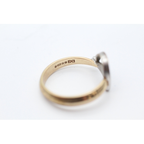 33 - 9ct gold and base metal sword band ring (3.4g) Size P