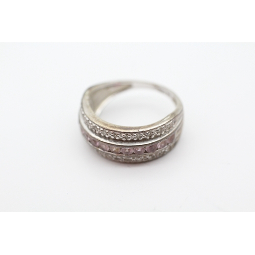 51 - 9ct white gold diamond and pink sapphire set band ring (3.9g) Size K 1/2