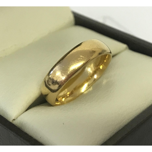 13 - A 22ct gold wedding band. Approx. 4.4g. Size H ½. Fully hallmarked to inside of band.