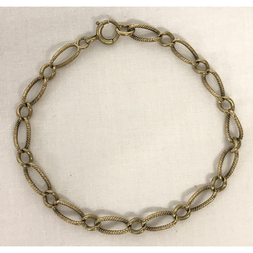 14 - A 9ct gold decorative chain link bracelet. Total weight approx. 6.6g.