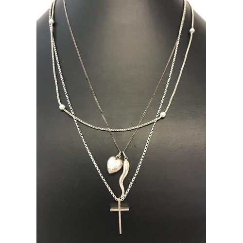16 - 3 silver and white metal necklaces. Comprising : a box chain with bead decoration, a fine curb chain... 