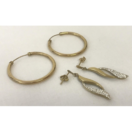 30 - A pair of twist style drop earring in 925 silver and 9ct gold with clear stone decoration. Together ... 