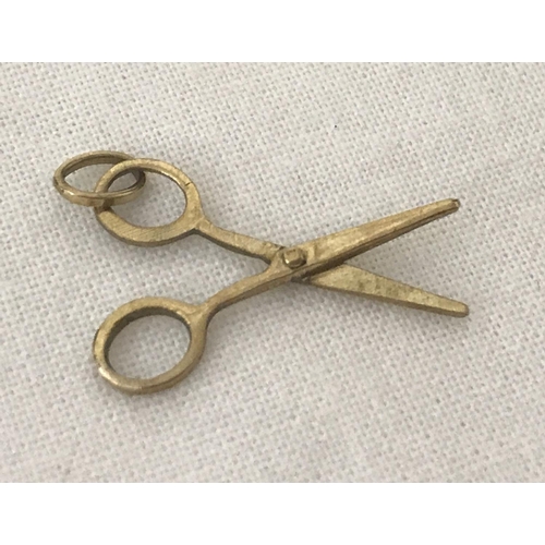 39 - A gold pendant/charm in the shape of a pair of scissors. With moving parts.Tests as 9ct gold.