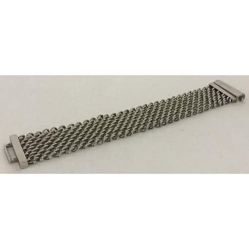 1017 - A vintage heavy mesh design silver bracelet. Total length 7.5 inches. Total weight approx. 58.1g.