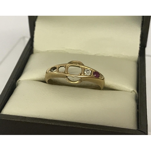 1035 - A vintage 18ct gold scrap ring. Set with a white sapphire and a ruby. 3 stones missing from ring. Si... 