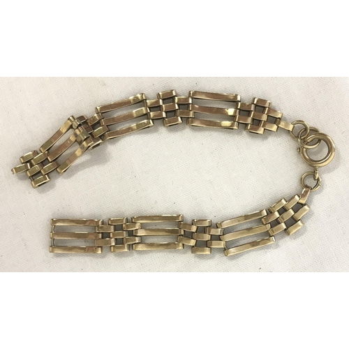 1053 - A broken scrap 9ct gold 3 bar bracelet. Being sold on behalf of Hillside Animal Sanctuary. Total wei... 