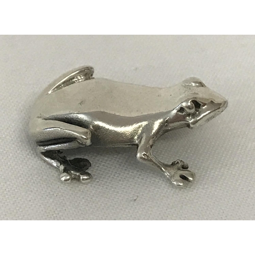 1190 - A miniature sterling silver figure of a frog.  Approx. 1cm tall x 2.5cm long. Total weight approx. 4... 