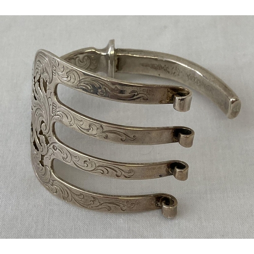 1056 - A silver bracelet made from a decorative Victorian serving fish fork. Hallmarked Arron Hadfield, She... 