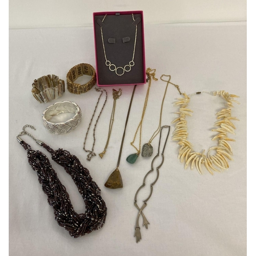 1071 - A collection of vintage and modern costume jewellery necklaces and bracelets. To include stone set, ... 