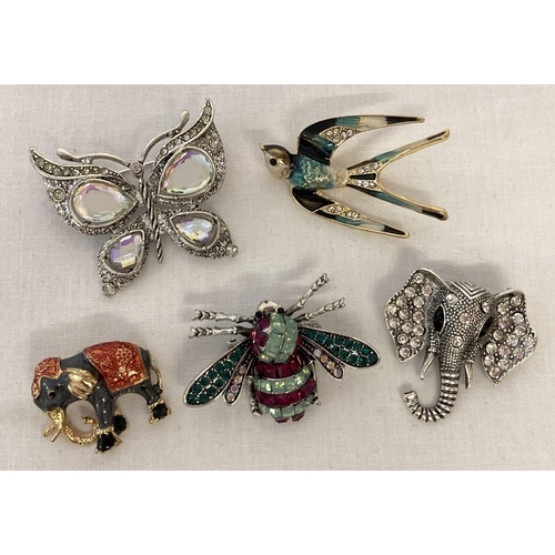 1077 - A collection of stone set and enamelled costume jewellery brooches. In the shape of animals, insects... 