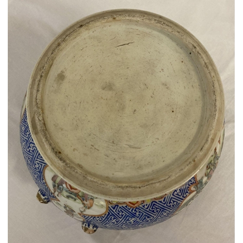 419 - An antique hand painted ceramic wine warmer.  Lift off lid with 2 metal loop handles and decorated w... 