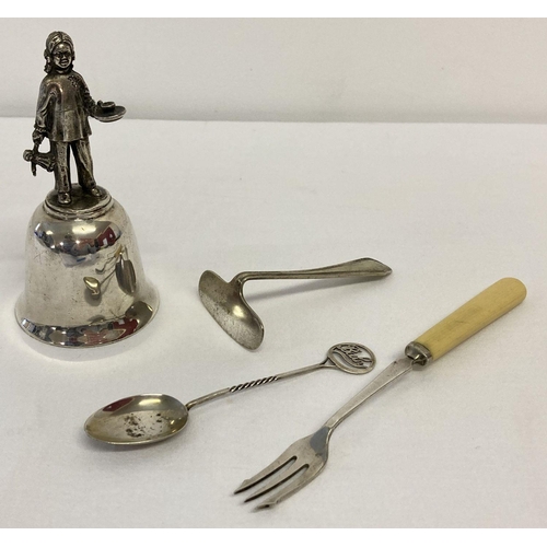 1025 - A silver spoon with twisted stem and openwork 