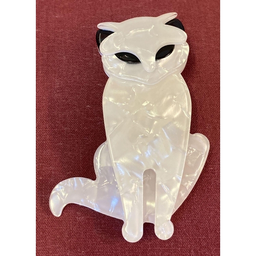 1052 - A Lea Stein style black and white pearlised Lucite pin back brooch in the form of a cat.