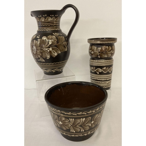 1235 - 3 pieces of Mid Century brown & cream hand painted Hungarian pottery, marked to base MHV.  Comprisin... 