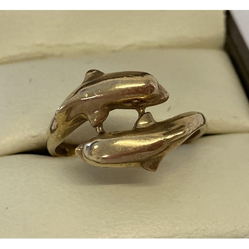 1038 - A 9ct gold double dolphin detail dress ring with full hallmarks to inside of band.   Total weight ap... 