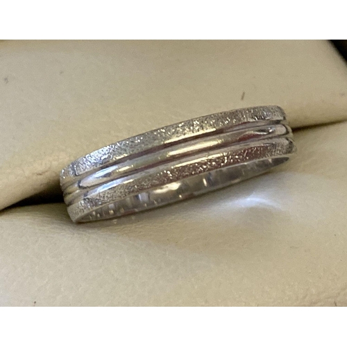 1040 - A 9ct white gold modern design band ring with plain and brushed detail..  Ring size L.  Total weight... 