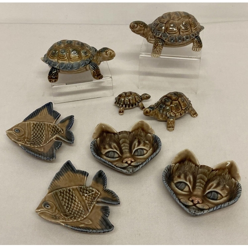 1155 - A collection of vintage Wade ceramics. 4 tortoise figures and lidded trinket boxes.  Together with 2... 