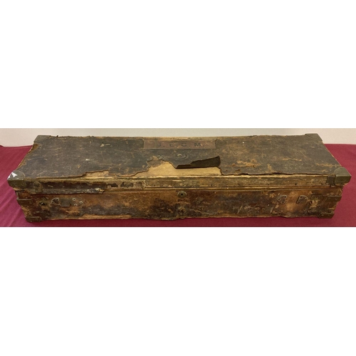 119 - An antique wooden & leather hammer gun case with brass banding detail. By William Evans, Pall Mall. ... 