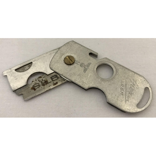 189 - A German WWII style Kriegsmarine life boat survival cutter. With engraved eagle logo and fold out ra... 