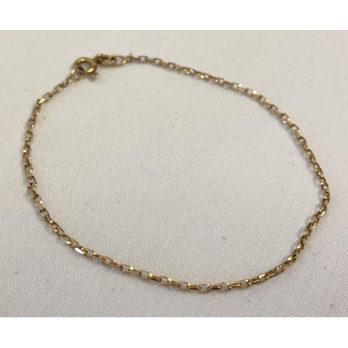 40 - A 9ct gold fine belcher chain bracelet with spring clasp. Full hallmarks to fixings. Total length 7.... 