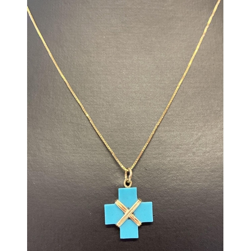 1014 - An 18ct gold 20 inch fine box chain with small turquoise cross pendant with gold accent detail. Fixi... 