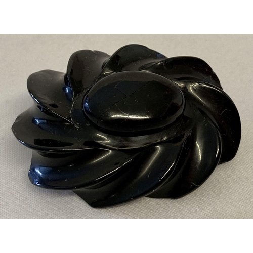1088 - An Antique carved Whitby Jet brooch, approx. 3.5cm x 5cm. Age related cracking to central oval and s... 