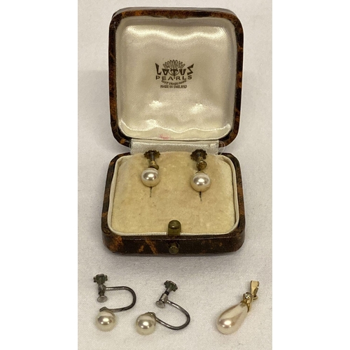 1090 - 2 pairs of vintage faux pearl, screw back earrings together with a faux pearl pendant. Boxed pair of... 