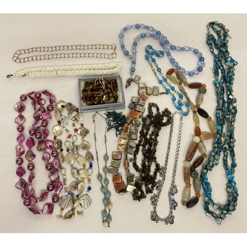 1094 - A quantity of vintage shell, natural stone and glass bead necklaces.