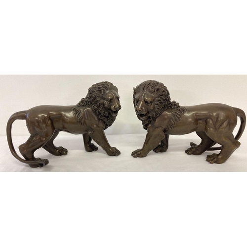 1137 - A pair of brass bronzed effect roaring lion mantel figures.  Each approx. 22.5cm tall x 30cm long.