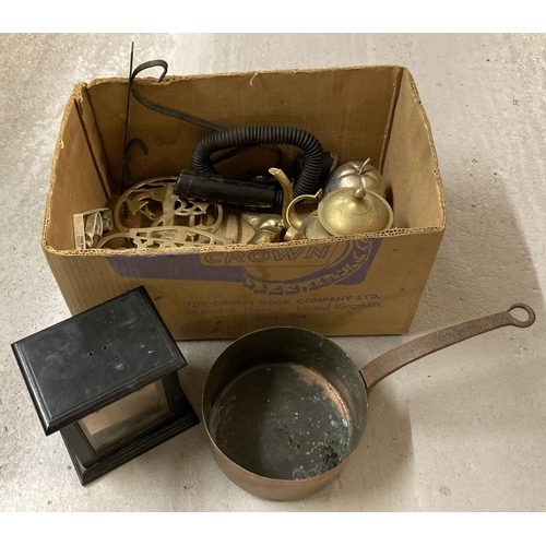 1152 - A box of assorted misc. vintage items, mostly metal ware. To include: copper saucepan, brass trivets... 