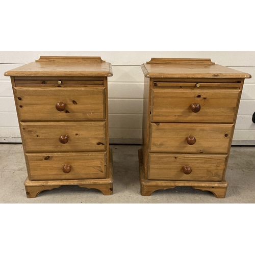 1438 - A pair of Lavenham pine 3 drawer bedside cabinets with bun handles and shaped legs. Both with pull o... 