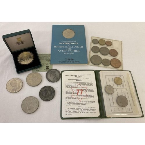 69 - A collection of vintage British and foreign coins to include commemorative crowns.