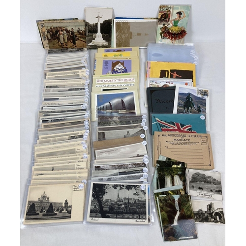 367 - Approx. 200 assorted vintage and modern British & Foreign postcards. Together with a quantity of pla... 