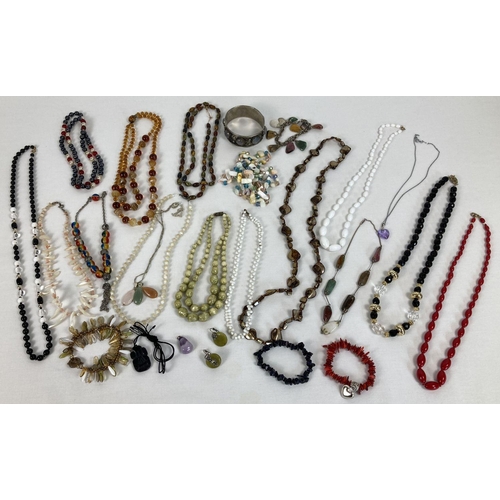 229 - A tub of vintage and modern natural stone and glass bead costume jewellery to include necklaces, bra... 