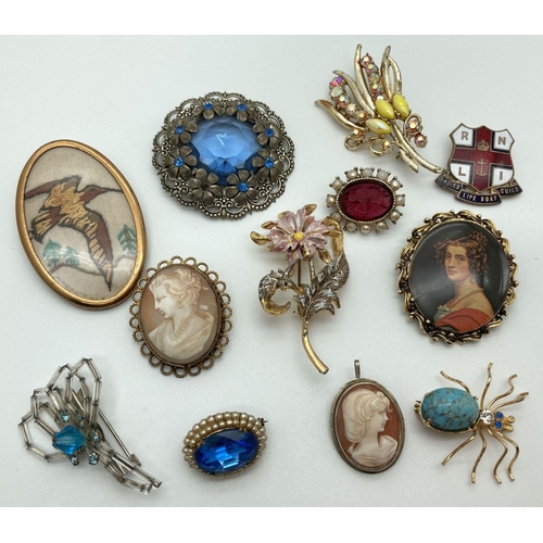 237 - A collection of 12 assorted vintage brooches to include silver mounted cameo. Also includes enamelle... 