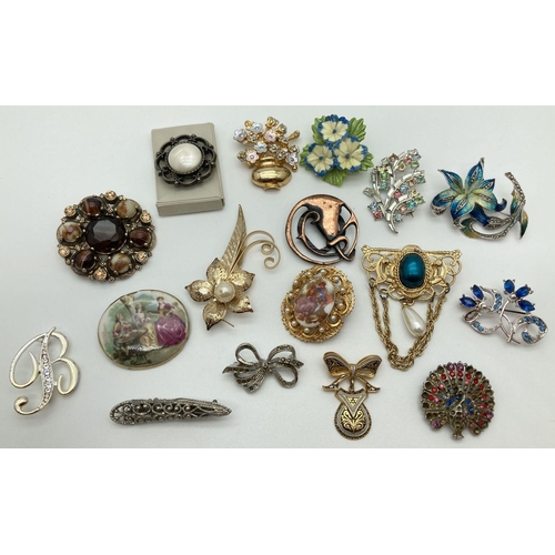 255 - A collection of 17 vintage and modern costume jewellery brooches and scarf clips. In varying designs... 