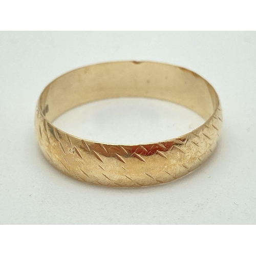 105 - A vintage 9ct gold patterned 6mm wedding band. Full hallmarks to inside of band. Ring size U. Total ... 