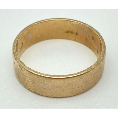 159 - A vintage 5mm wide 9ct gold plain wedding band. Size O. Total weight approx. 3.6g.